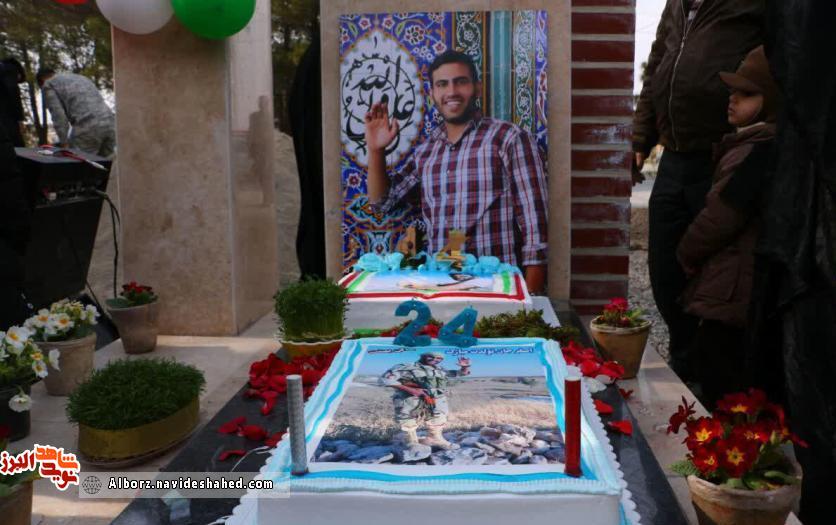 برگزاری مراسم جشن تولد شهید مدافع حرم «علی اصغر الیاسی» در کنار مزارش+تصاویر