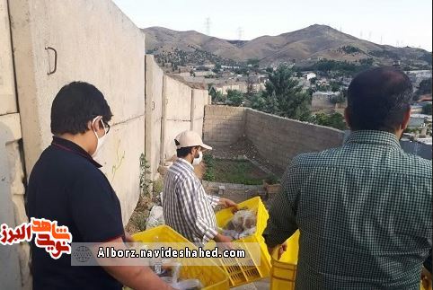 3هزار بسته غذایی توسط جهادگران حوزه ۱۲۱ شهید باکری در منطقه حصار کرج توزیع شد