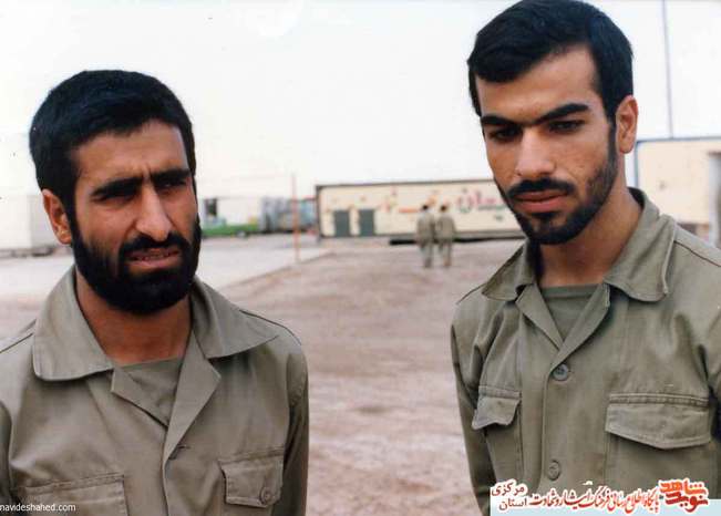 نفر سمت چپ : شهید اکبر محمدی