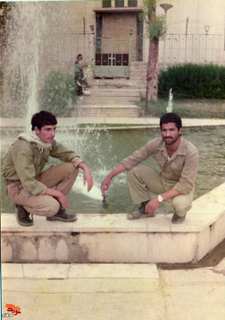 سمت چپ :آزاده بهمن رسولی