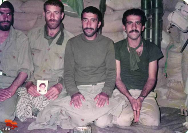 نفر دوم از سمت چپ: شهید غلامعلی قادری