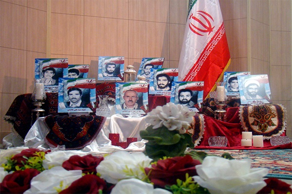 آیین رونمایی از کتاب«کریمانه» در کرمان برگزار شد آیین رونمایی از کتاب«کریمانه» در کرمان برگزار شد