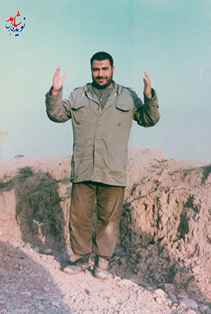اگر با ريختن خون ناقابل من فرج مولايم امام زمان (عج) را نزديک تر مي کند ، پس اي خمپاره ها بر من بباريد اگر با ريختن خون ناقابل من فرج مولايم امام زمان (عج) را نزديک تر مي کند ، پس اي خمپاره ها بر من بباريد