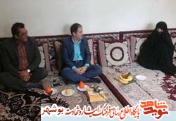 دیدار با خانواده های 5شهید والامقام در جم دیدار با خانواده های 5شهید والامقام در جم
