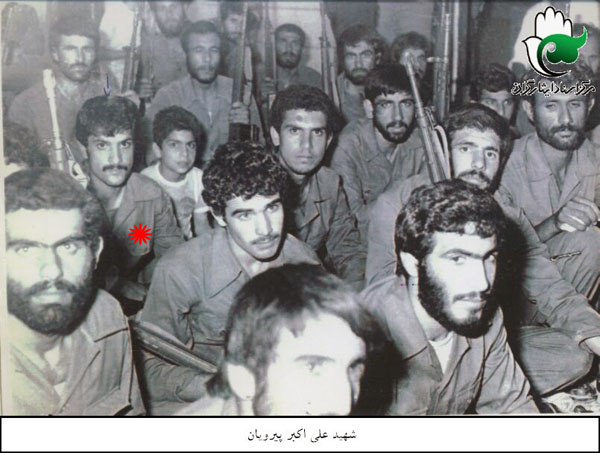 پزشکی که درمانگر جسم و روح رزمندگان بود / مروری بر زندگی نامه پزشک شهيد علي اکبر پيرويان + دستخط