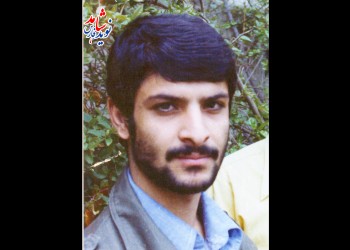 پزشکی که درمانگر جسم و روح رزمندگان بود / مروری بر زندگی نامه پزشک شهيد علي اکبر پيرويان + دستخط