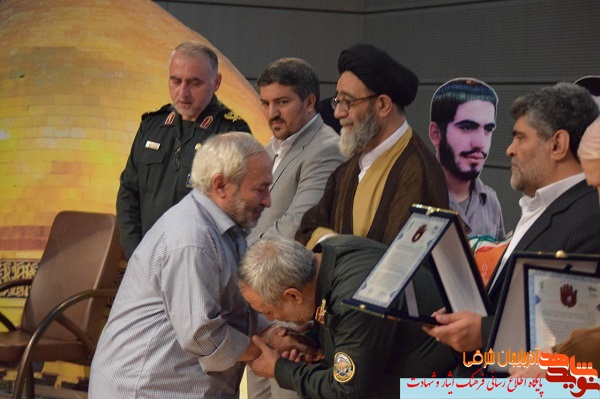 مراسم باشکوه و کشوری تجلیل از مقام شهدای مداح در تبریز برگزار شد + تصاویر مراسم باشکوه و کشوری تجلیل از مقام شهدای مداح در تبریز برگزار شد + تصاویر