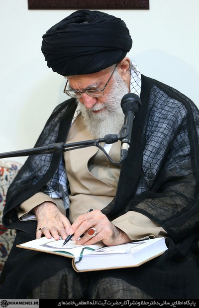 قرآن اهدایی رهبر معظم انقلاب به خانواده شهید «حججی»+ عکس قرآن اهدایی رهبر معظم انقلاب به خانواده شهید «حججی»+ عکس