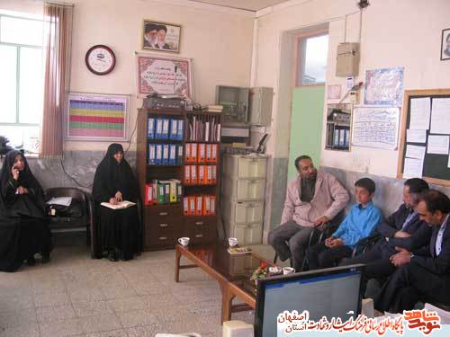 دیدار با دانش آموزان شاهد مدافع حرم در مدارس طرح پراکنده کاشان