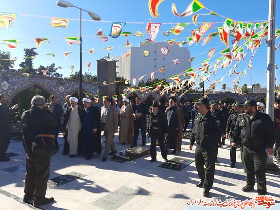 آیین میهمانی لاله‌ها و عطرافشانی گلزارهاى شهداى انقلاب استان مازندران برگزار شد