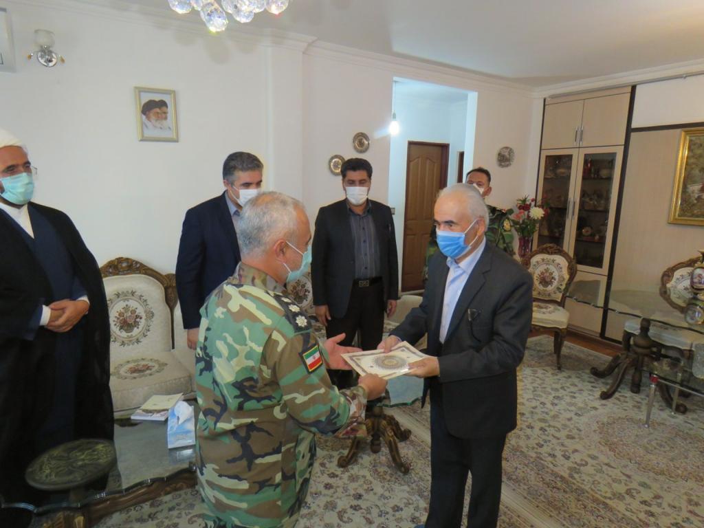 خانواده شهدا و ایثارگران اسوه و الگوی جامعه هستند