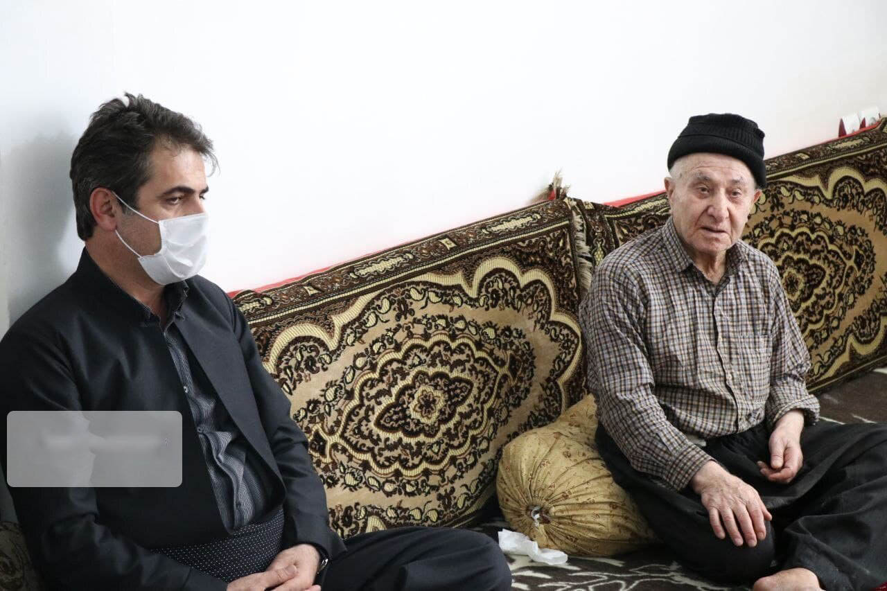 دیدار مسئولان بوکانی با خانواده شهید و جانباز 60 درصدی به مناسبت سال جدید