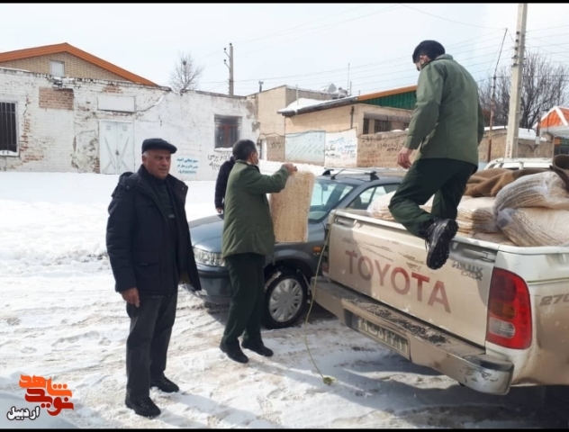 همدلی نیروهای سپاه شهرستان نیربا اهالی روستاهای مناطق صعب العبوروبرف گیر دراستان اردبیل باردیگر ایثار را معنا کرد