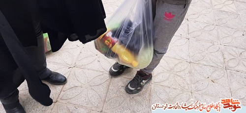 گزارش تصویری/ اجرای دوم طرح هر بسته کمک مومنانه به نیت یک شهید