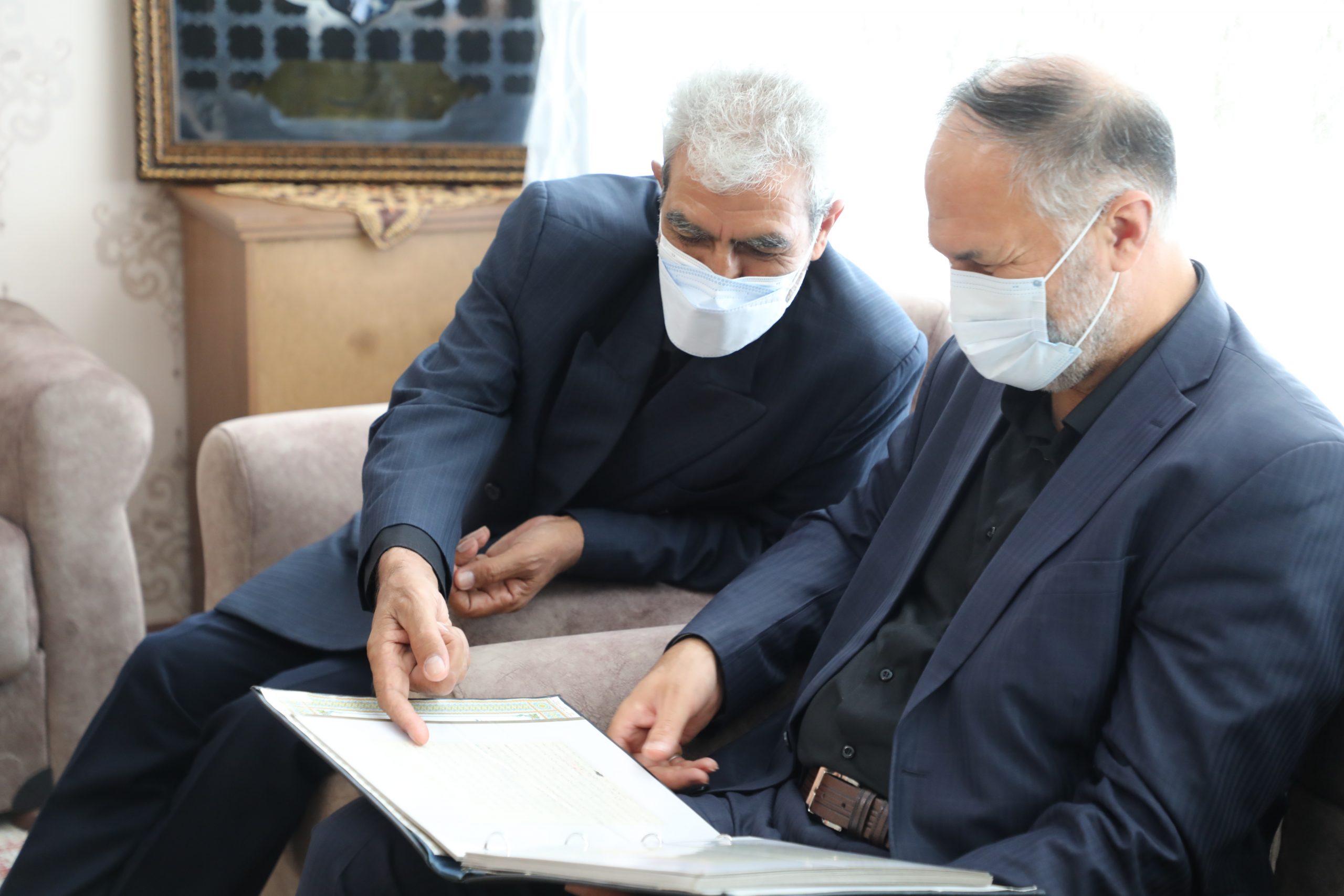 گزارش تصویری/مدیر کل بنیاد شهید آذربایجان غربی با خانواده آزادگان