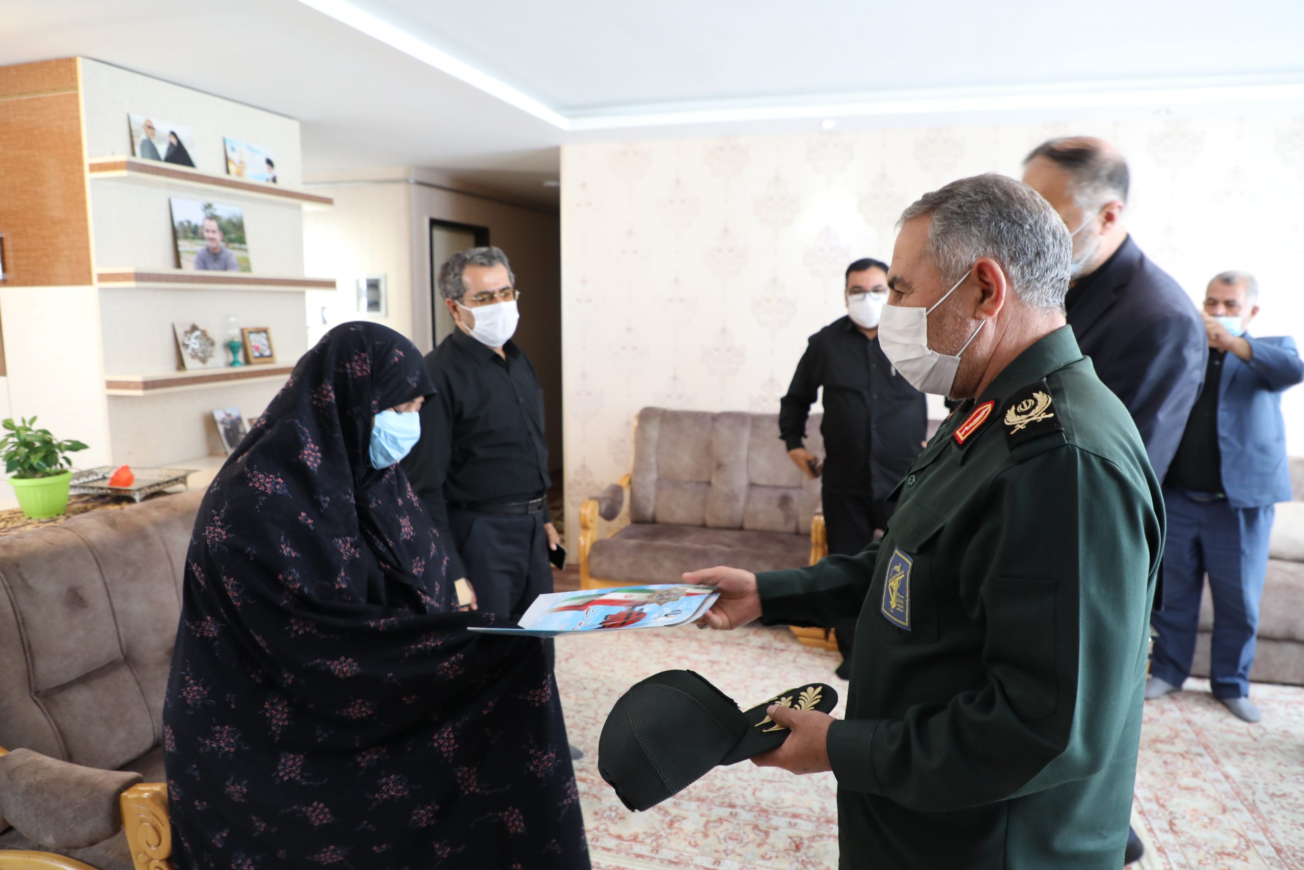 گزارش تصویری/مدیر کل بنیاد شهید آذربایجان غربی با خانواده آزادگان