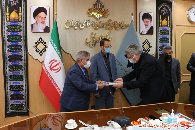 گزارش تصویری |معاونت فرهنگی بنیاد شهید استان اردبیل از فعالان حوزه ایثارو شهادت مرکز صدا و سیمای استان تجلیل کرد
