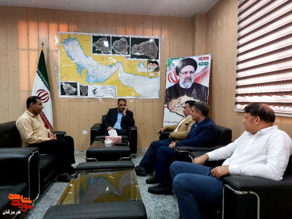 نشست مدیر کل بنیاد هرمزگان با فرماندار شهرستان بندرلنگه