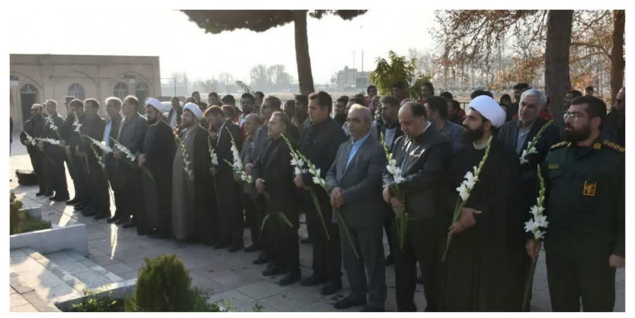 قبور مطهر شهدا در هفته فرهنگی هشتگرد گلباران شد + تصاویر