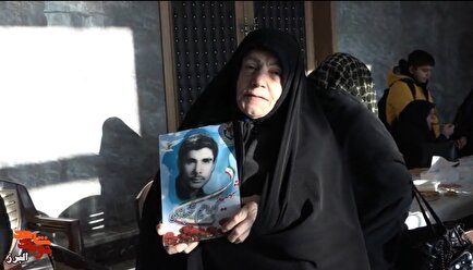 مادران و همسران شهدا با خدا معامله کردند