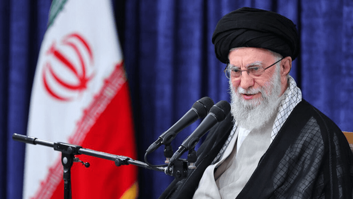 جوان‌های عزیز آمادگی و وحدت خود را حفظ کنید؛ ملت یکپارچه بر هر دشمنی فائق می‌آید