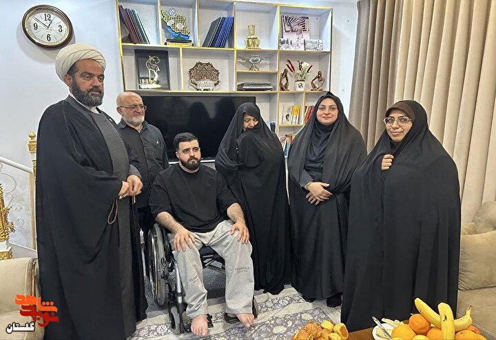 دیدار مدیر کل بنیاد شهید و امور ایثارگران گلستان با جانباز ۷۰ درصد «ابوالفضل خلیلی» و خانواده معظم شهید «نور علی صالحی»