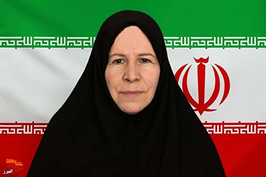 علی کفش نو را گل‌مالی می‌کرد تا دوستانش خجالت نکشند