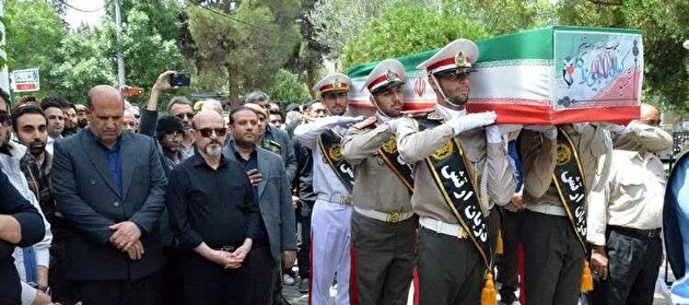 پیکر مطهر جانباز شهید کمال بابایی زاده در جوار همرزمانش آرام گرفت