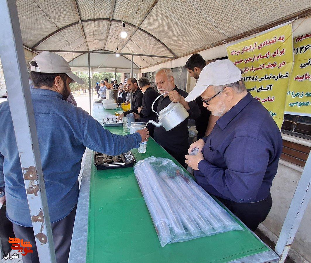 برپایی ایستگاه صلواتی بنیاد شهید تهران بزرگ به مناسبت سالگرد ارتحال امام خمینی (ره )