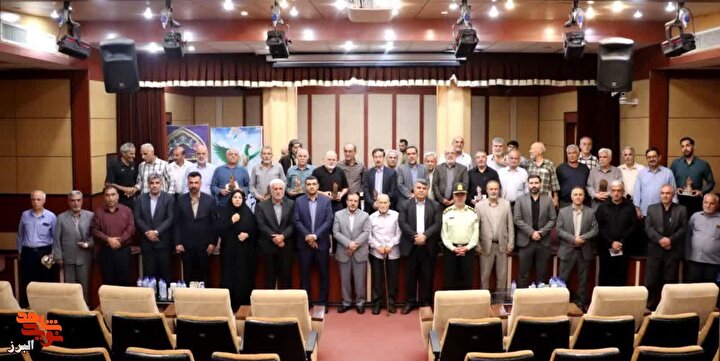 گزارش تصویری| تجلیل از ۶۰ آزاده سرافراز شهر هشتگرد در سالروز بازگشت آزادگان