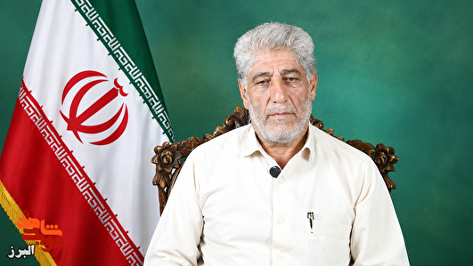 پای مادرش را می‌بوسید و در ظهر نیایش به آسمان پر کشید