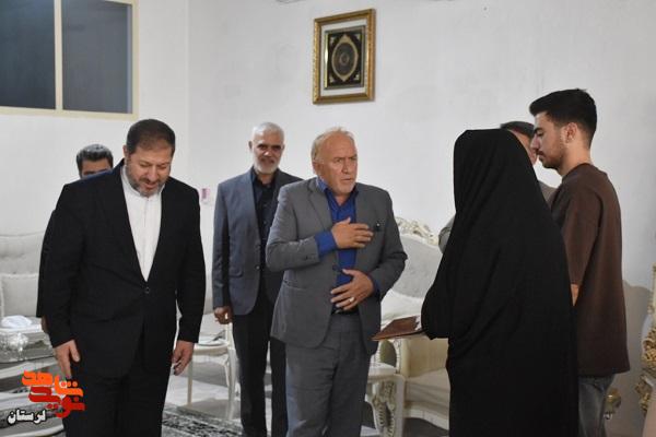 دیدار مدیرکل بنیاد شهید و امور ایثارگران لرستان با خانواده شهید والامقام«حسین بیرانوند» دیدار مدیرکل بنیاد شهید و امور ایثارگران لرستان با خانواده شهید والامقام«حسین بیرانوند»