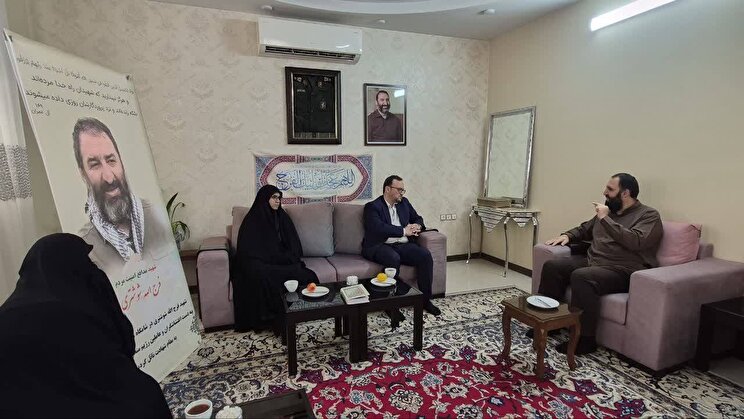 تکریم خانواده شهیدان «نورعلی و فرج الله شوشتری» و «اکبر ابراهیم زاده»
