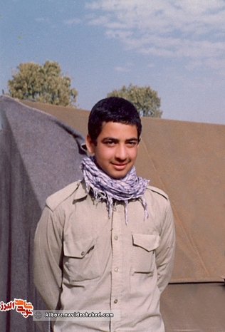 شهید هفده ساله علی زحمتیان‌شریف‌آبادی