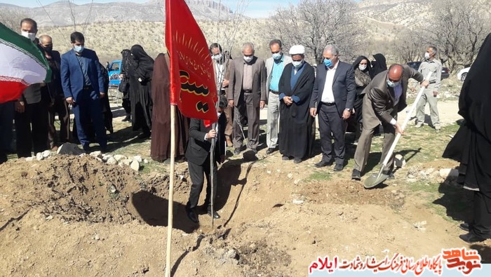 کاشت نهال به مناسبت گرامیداشت لشکر فرشتگان تاریخ ساز