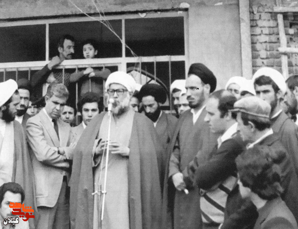 زمستان ۱۳۵۷ رشت، تازه‌آباد؛ سخنرانی آیت‌الله صادق احسان‌بخش در حاشیه یکی از راهپیمایی‌ها
