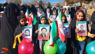 حضور در راهپیمایی یوم‌الله ۲۲ بهمن ۱۴۰۱ به نیابت از شهدا- شهرستان میامی